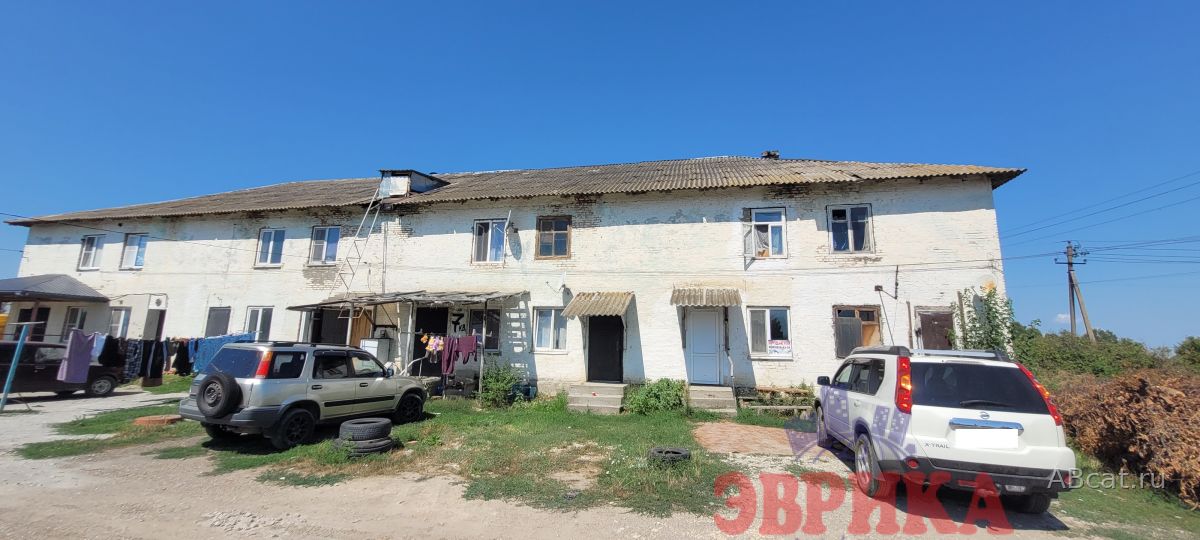 Продается однокомнатная квартира в тихом районе.