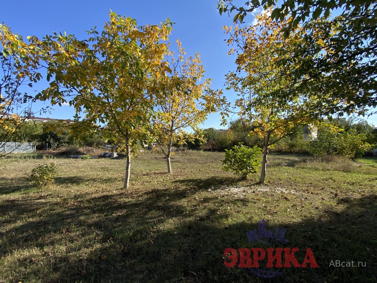 Продаются два земельных участка в районе 3-ей школы.